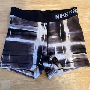 Nike pro compression shorts small